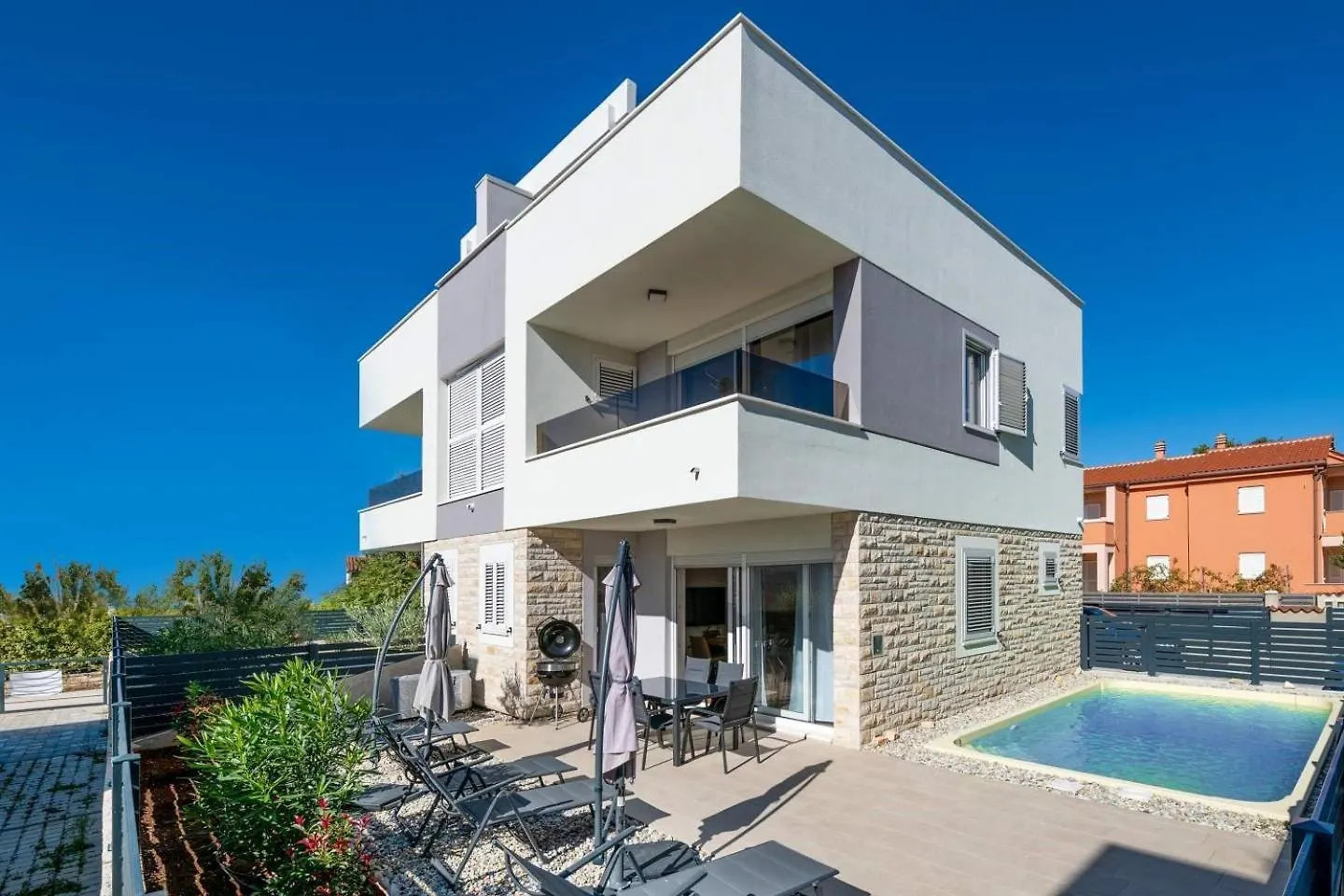 Villa Valencan 3 Peroj